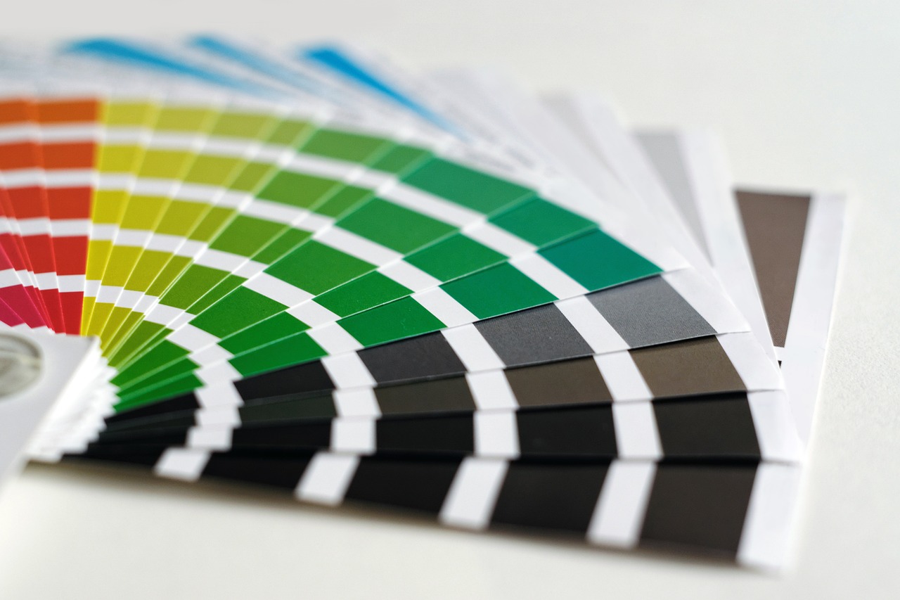 En Sie ein Bild, das drei verschiedene Farbprofile nebeneinander zeigt: Adobe RGB, sRGB und ProPhoto RGB