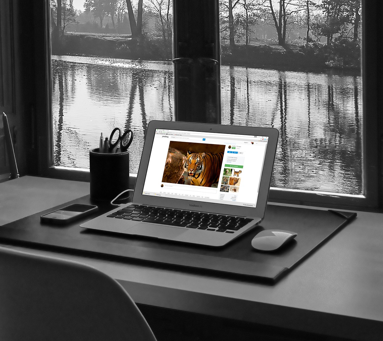 En Sie ein Bild, das einen direkten Vergleich eines Monitors zeigt, der warme und kühle Farbtemperaturen anzeigt