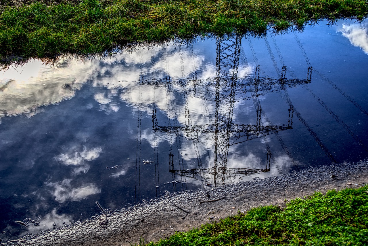 An image showcasing the stunning impact of HDR technology on picture quality: a vibrant landscape at sunset, with rich, saturated colors, intricate details in shadows and highlights, and a captivating range of contrast