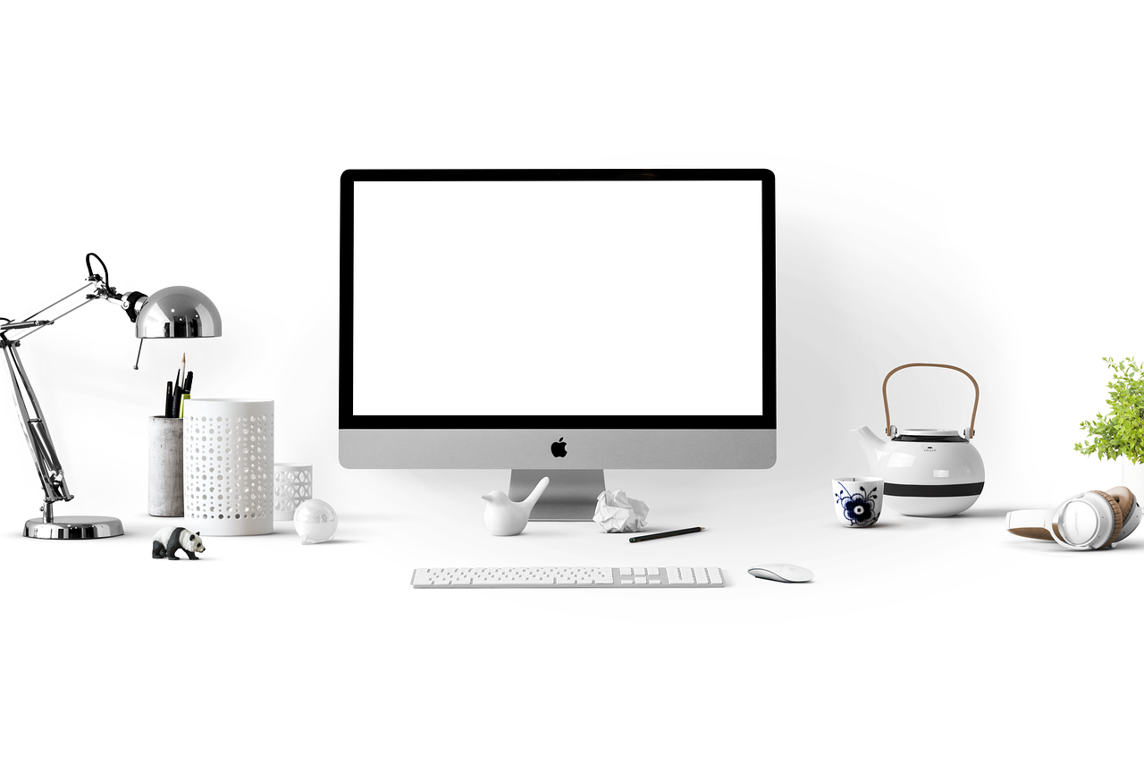 En Sie ein Bild eines Computerbildschirms mit einer Schritt-für-Schritt-Anleitung zur Monitorkalibrierung, einschließlich einer offenen Kalibrierungssoftware, einem auf dem Bildschirm platzierten Kolorimeter und einer präzisen Farbdarstellungsgrafik